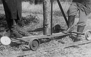 Vēja iedarbības mērīšana, 1962. Foto: LU Muzeja krājums