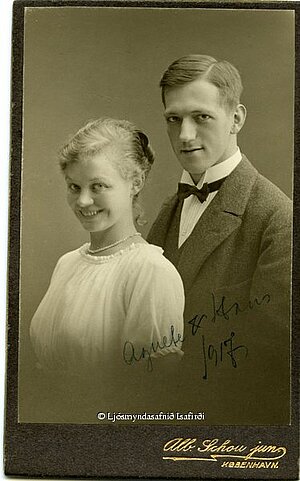 Hanss Šlešs un Agnete Vīta, 1917. g. Foto: Īsafjerdīras Fotogrāfijas muzejs.