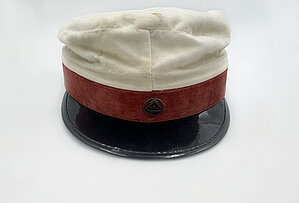 3.att. LU jauktā kora  "Dziesmuvara"  deķelis ar emblēmu. 20. gs. 30. gadi (?). Foto: LU Muzeja krājums, LUM3251