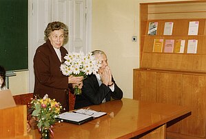 Ausma Špona un LU rektors Juris Zaķis konferencē “Identitātes meklējumi un audzināšana”. Foto: LU Muzeja krājums