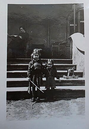 Nikolaja Tranzē meitas Dagmāra (pa kreisi) un Īra (pa labi), 1940. gads. Foto: LU Muzeja krājums