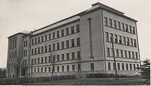  Cēsu 1. vidusskola. Attēls no zudusilatvija.lv