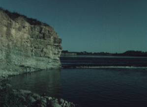 7. attēls. Lorelejas klints un Pļaviņu rumba ap 1964. gadu. Kadrs no dokumentālās filmas: no Latvijas Valsts kinofotofonodokumentu arhīva