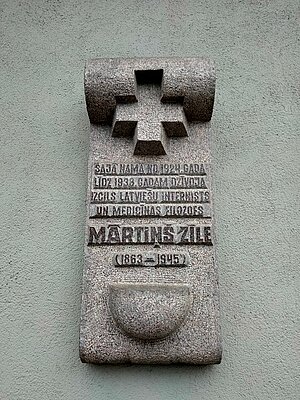 LU rektora Mārtiņa Zīles piemiņas plāksne uz ēkas Elizabetes ielā 63, Rīgā, kur dzīvojis M. Zīle. Foto: Rūdolfs Rubenis