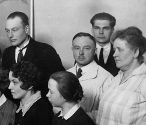 Nikolajs Tranzē (vidū) 20. gs. 20. gadu beigas. Foto: Latvijas Universitātes Zooloģijas muzeja kolekciju un eksponātu vēsture.