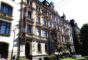 9.att. LU jauktā kora "Dziesmuvaras" mītne kopš 1938. gada līdz 1941. gadam Elizabetes ielā 15 – 2. Fotogrāfs Jēkabs Karika. 1996. gada jūnijs. Foto: LU Muzeja krājums, LUM3119