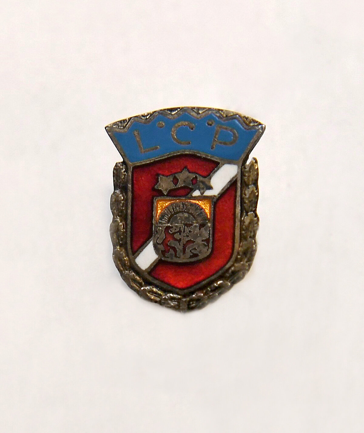 LU doc. Friča Gulbja Latvijas Centrālās padomes locekļa nozīmīte. Foto: LU Muzeja krājums