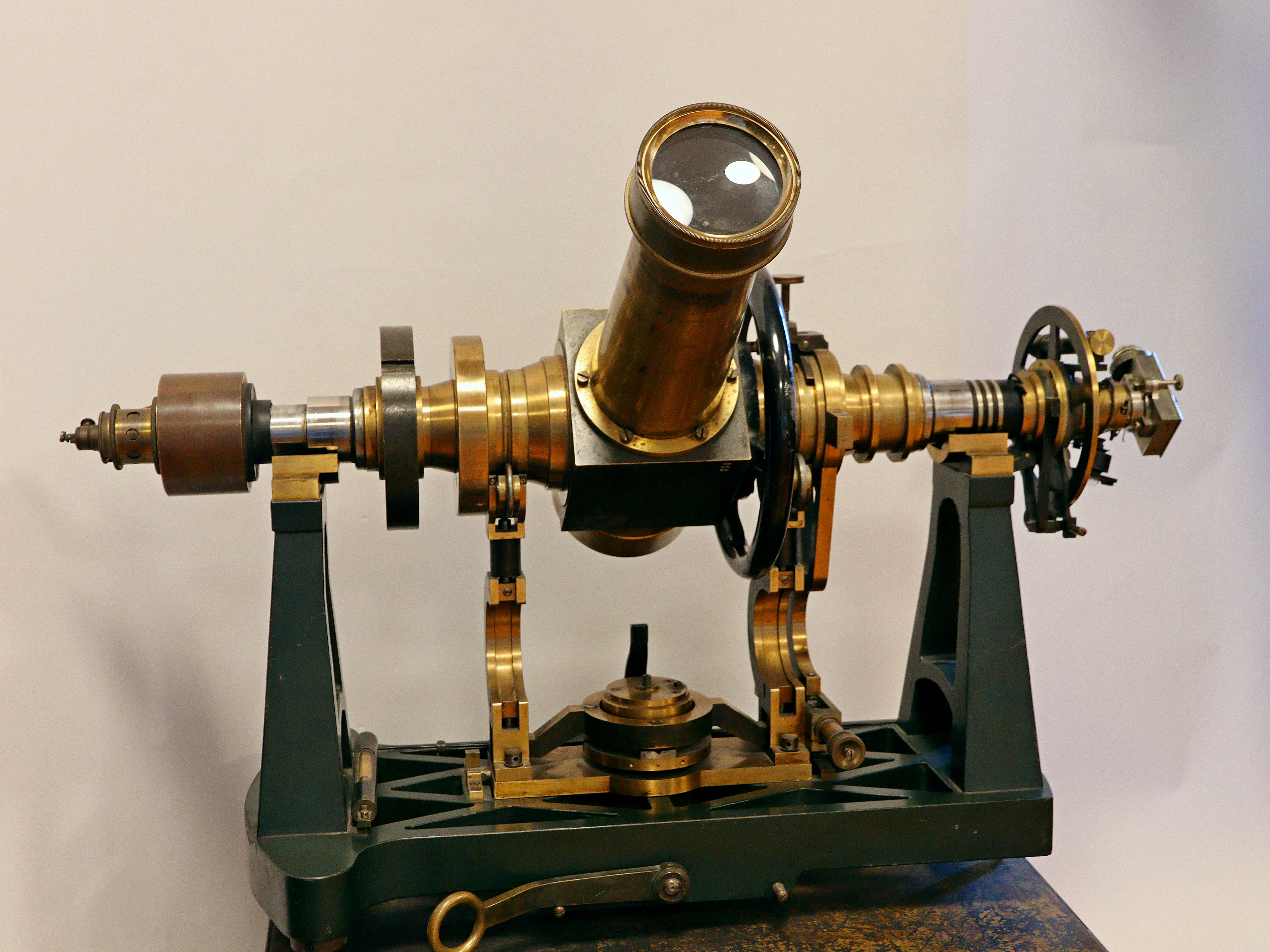 Askania Werke pasāžinstruments LU Muzeja Astronomijas ekspozīcijā, 2024. Foto: Ilgonis Vilks