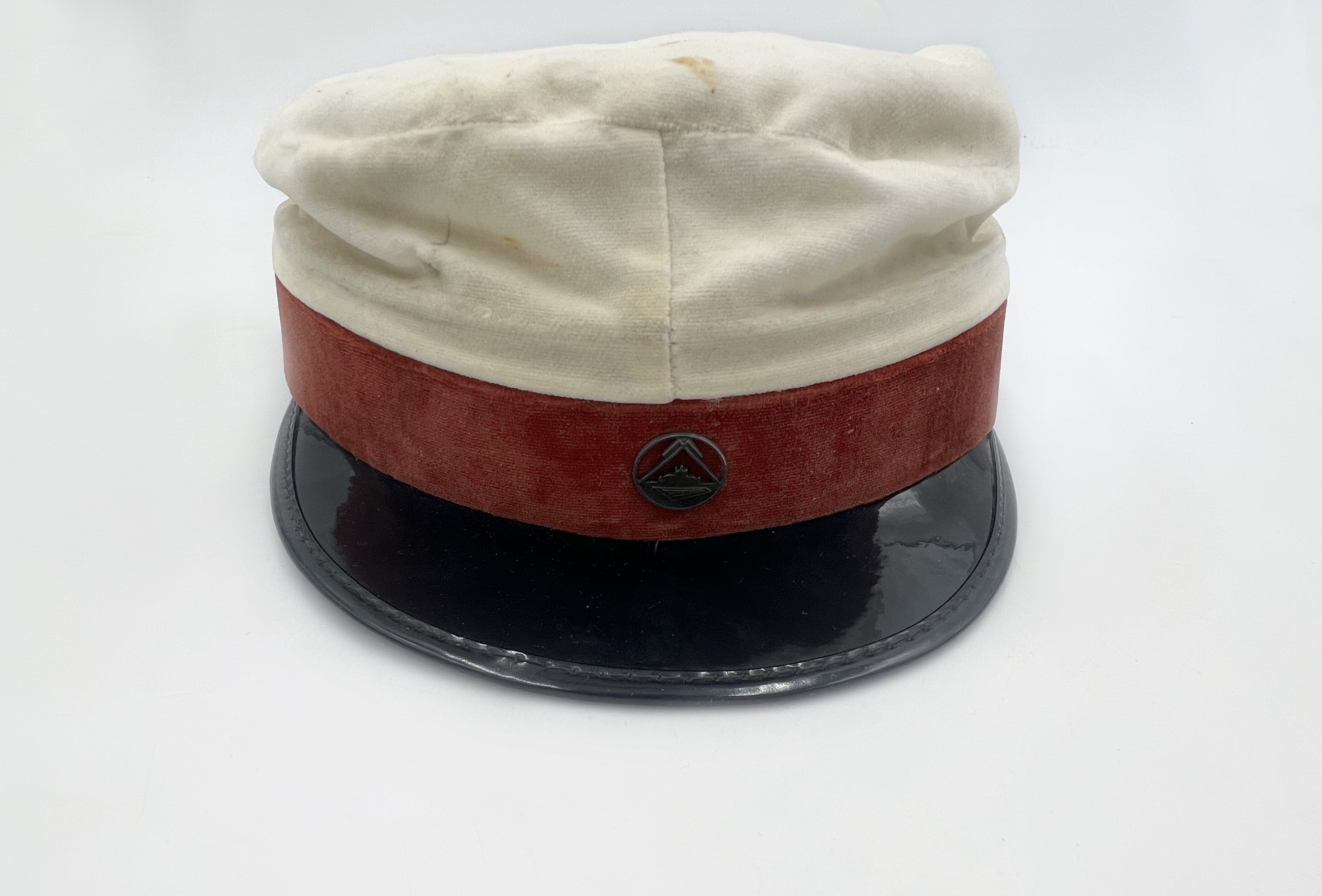 3.att. LU jauktā kora  "Dziesmuvara"  deķelis ar emblēmu. 20. gs. 30. gadi (?). Foto: LU Muzeja krājums, LUM3251